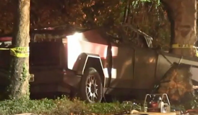 特斯拉Cybertruck撞牆火燒車 4高中畢業生3死1重傷