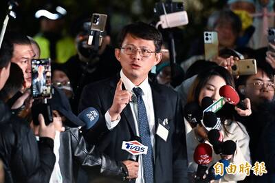 接押庭旁聽中途離開 黃國昌向小草悲訴：阿北反應變慢了