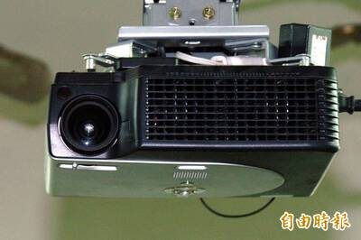 投影機可以取代電視機？網指「1關鍵」：CP值太低