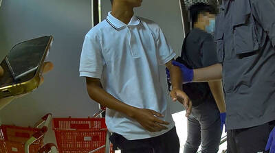 婦信假「張國煒」推薦飆股 帳面獲利6400萬...慘噴1370萬警逮12人