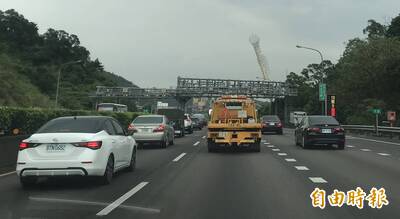 國一汐止至五堵常塞 今起北向增加路肩開放時段