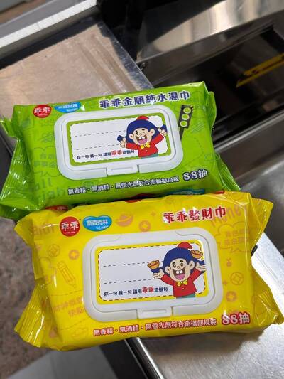 他看到乖乖濕紙巾笑稱有味道 網揶揄：放電腦上也有功效嗎？