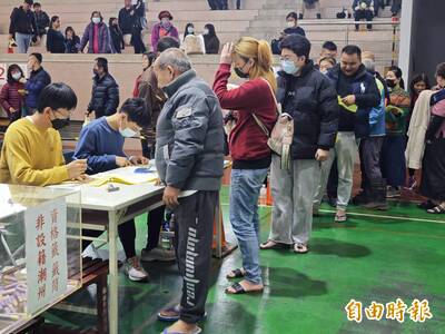 屏東潮州春節市集一般區抽籤 1600人「搶攤」成功率僅23％