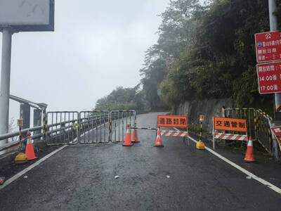 南橫栗園段落石不斷 傍晚再度封路