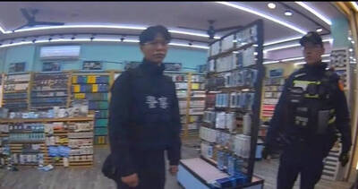 台中夫妻爭執衍4人混戰 一路打進手機配件行......店員超傻眼