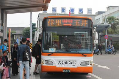 等公車變聰明了！ 大台南公車「智慧等車」擴及93條路線、3457站