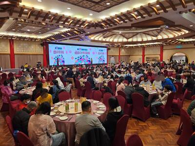 基督教芥菜種會辦圍爐 給認養童溫暖有愛的溫度