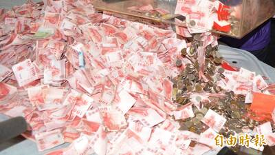 大掃除挖出老爸「奶粉罐藏私房錢1桶破30萬」 網：聽到妳爸哭聲