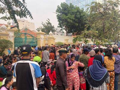 數百人爭搶「300元新年紅包」 柬埔寨富商慈善活動釀踩踏事故4死5傷