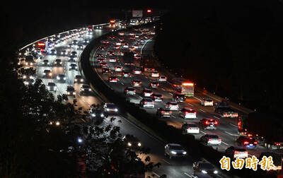 回家過年了！國道車潮湧現 明車流量達1.3倍地雷路段曝