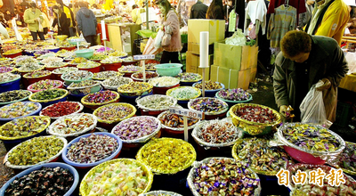 她點名「4樣」過年最難吃糖果 一票網反駁：「這款」超好吃