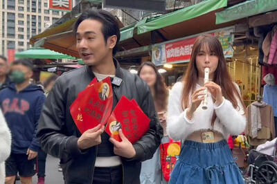 呼籲罷免舔共立委！ 八炯現身台北發「蔣家反共春聯」