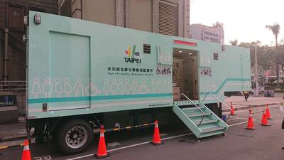 台北燈節北市出動流動廁所車 掃QR code就能「方便」