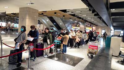 澎湖因應返台人潮 民航機及軍機加班輸運