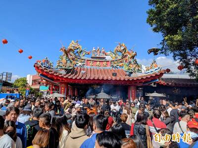 日湧10萬人！紫南宮春節求財擠爆 借還金5天衝上2000萬