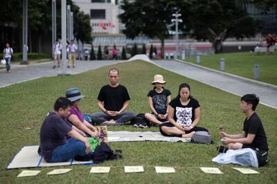 「很lost，不知道自己是誰」 英媒：越來越多香港青年學佛去