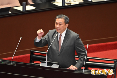 「跨國網購」3C加收750元挨轟 王定宇闢謠：「自攜」5部以下不收費