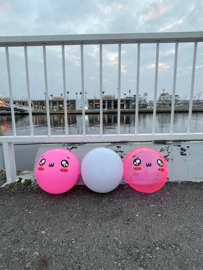 高雄大港橋邊萬顆「湯圓海」 2/15撈出幸運兒