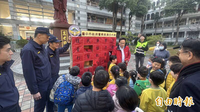 台中巨型戳戳樂迎開學 我非洲唯一友邦女童樂翻