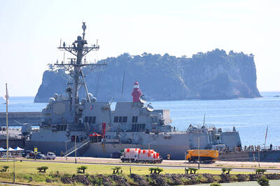 《TAIPEI TIMES》Two US warships transit the Strait