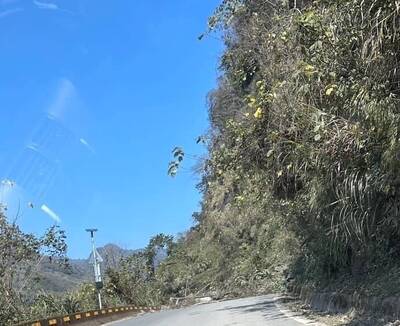 苗62線6.2K山壁坍塌阻道 警封閉無法通行