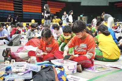 世界機關王競賽屏東縣初賽舉行 周春米到場期勉讓科學更貼近生活