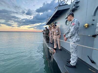 越南漁船趁夜非法捕撈 撞凹泰國海軍驅逐艦遭扣押