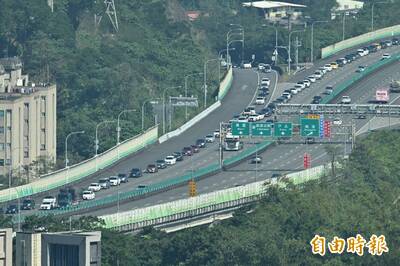 228連假首日國道上午多處追撞事故釀回堵 下午9處路段注意壅塞
