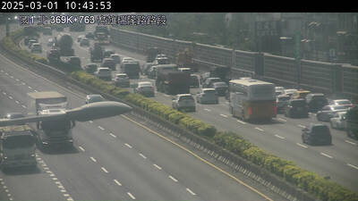 228連假第二天國道上午多處追撞  高公局估下午15路段易塞車