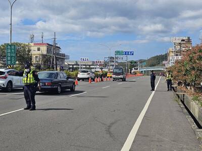 人潮回來了 ！墾丁北返啟動7公里調撥車道