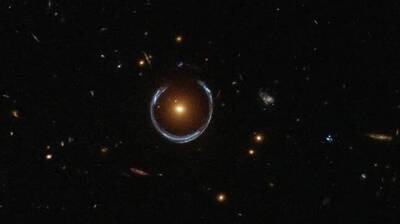 獅子座「宇宙馬蹄」現蹤！藏匿360億倍太陽質量黑洞