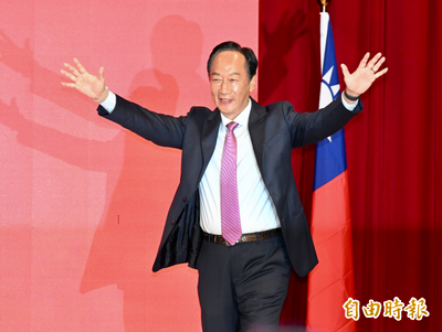 郭台銘願俯身當習近平墊腳石 台灣基進酸爆：關節不顯老身段至為軟Q