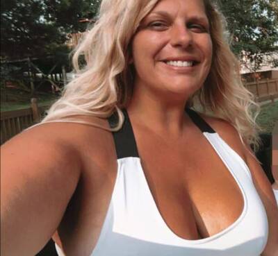 女老師竟是狼！誘逼少年學生去她家群P 不從就硬上性侵