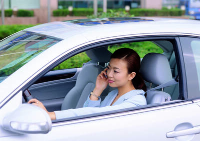 最美超速犯！20歲女大生逮捕照爆紅 網全被迷倒