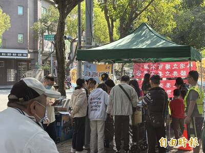 雙和罷團永和仁愛公園肥皂箱宣講 連署攤位座無虛席