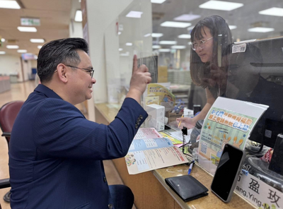 申請育兒津貼挨轟！黃健豪稱沒刪相關預算 罷團丟提案單狠打臉