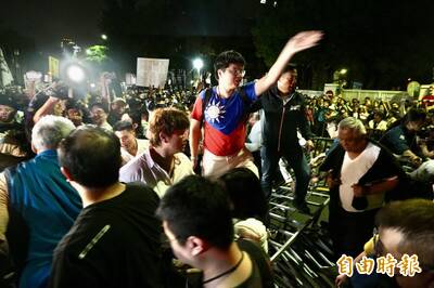 藍營修法嚴懲「連署造假」害到自己人 邱俊憲：想翻頁不認帳？