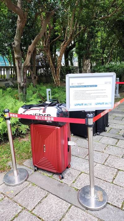 世壯運太落漆！ 網曝外國選手行李區超爛 顧行李人員沒遮陽中暑了