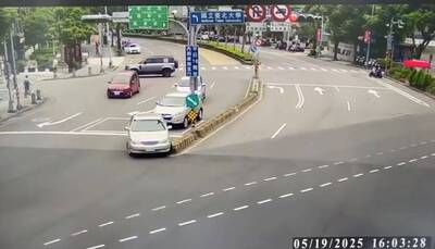 三峽翁暴衝釀3死12傷  前1路口撞車肇逃畫面曝光！