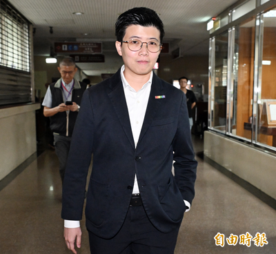 柯粉捏造出庭發言大肆抹黑 釣出苗博雅反擊急刪文關版！