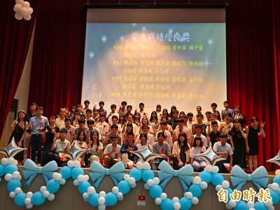 南科實中會考表現超越全國平均 畢業典禮表揚優秀學生