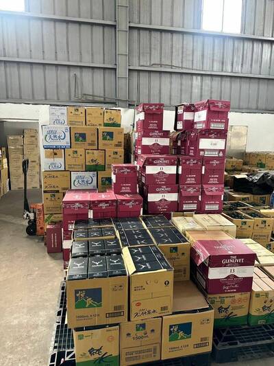 「舊瓶裝假酒」銷售萬餘瓶賺2466萬 中檢起訴偽酒集團23人 「舊瓶裝假酒」銷售萬餘瓶賺2466萬 中檢起訴偽酒集團23人