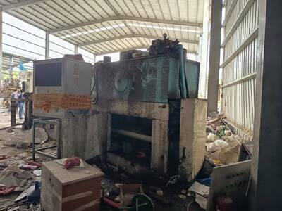 壓縮具殘值廢棄物賣到國外牟利 無照業者違法被逮 機具將拍賣