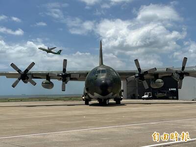 颱風台金交通停擺 「雲豹」高速船、軍機前進金門支援載客