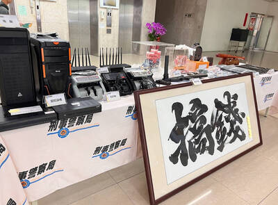 天道盟、四海幫合組詐團想大展鴻圖？ 警查扣「搞錢」字畫還驚見銀龍魚