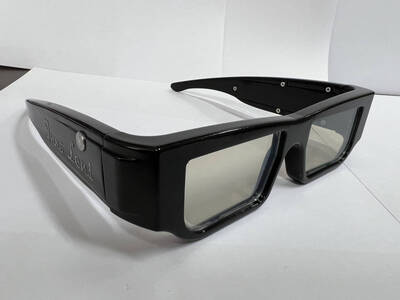 手動調整度數不用重配！陽交大學者跨國團隊 研發全球首支液晶眼鏡