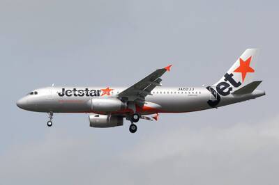 琵琶颱風發威！捷星日本客機遭雷擊 緊急返航成田機場