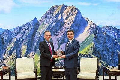 卓榮泰接見美台商會會長 盼早日簽署「避免雙重課稅協定」