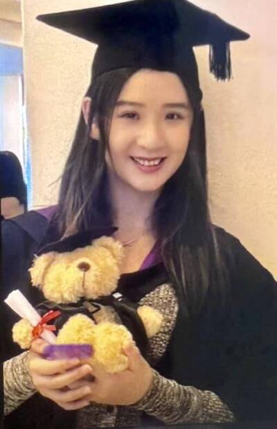 怕來不及發了！應曉薇曬愛女倫敦大學畢業照：照顧好自己