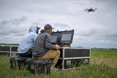 《路透》專欄作家：烏戰和台灣隱憂 加速快產、廉價武器發展